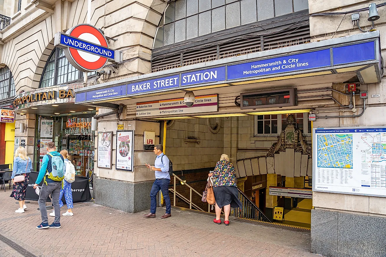 Front facade of access to Baker Street tube station, Editorial credit: pedro emanuel pereira / Shutterstock.com