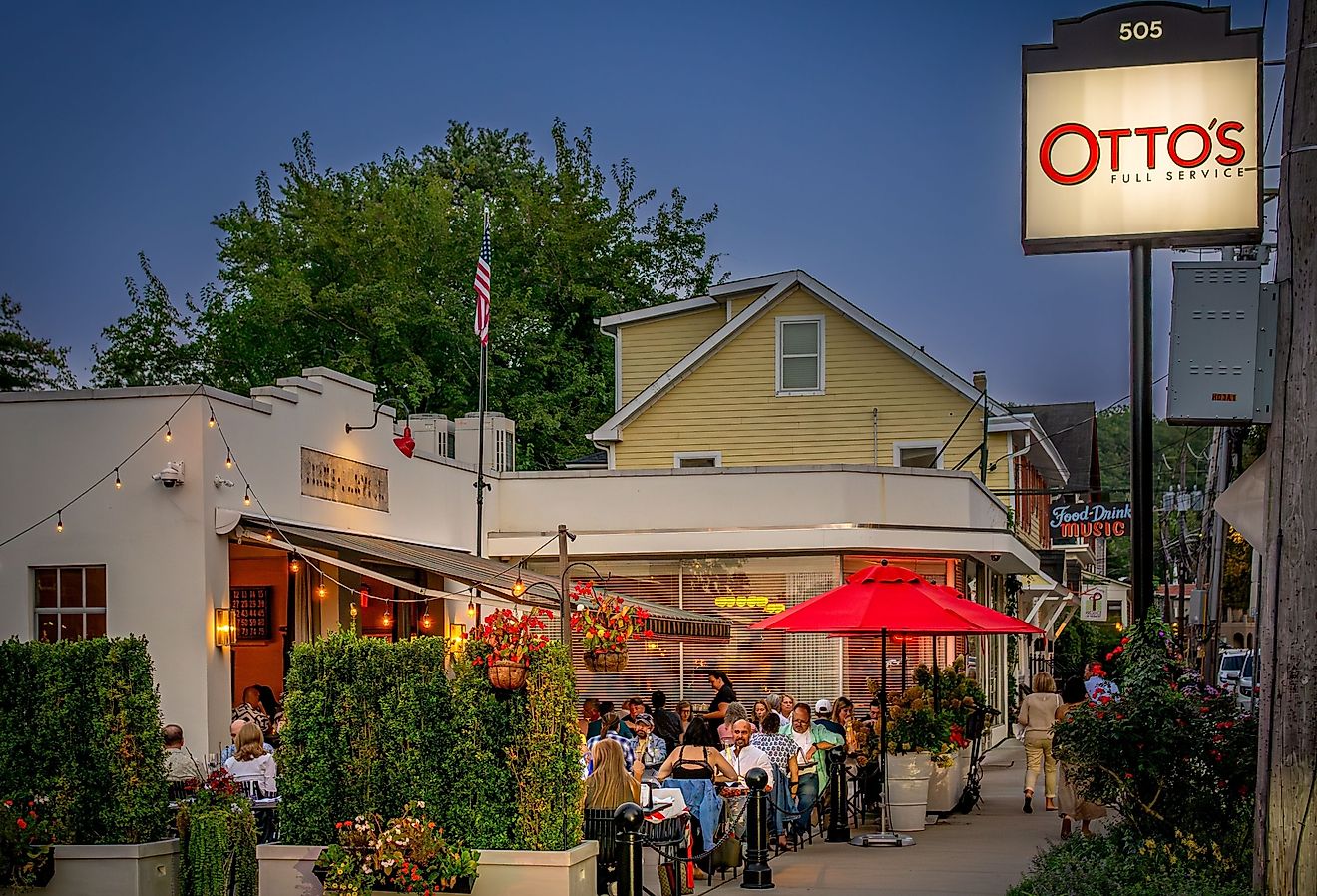 Otto's full-service American restaurant. Image credit Brian Logan Photography via Shutterstock.