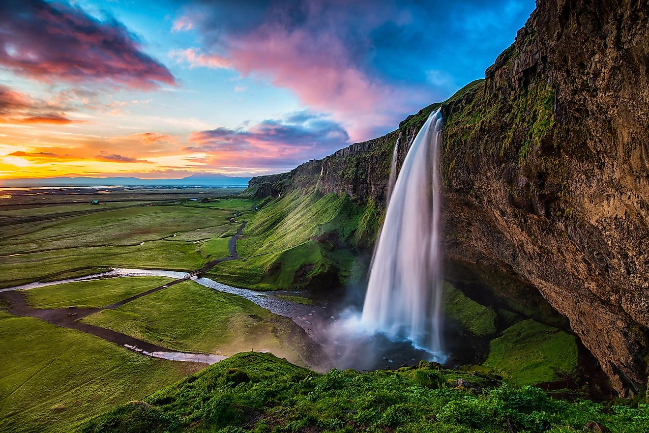 Waterfalls are picturesque wonders of nature that show how beautiful it can be in a spectacular fashion.