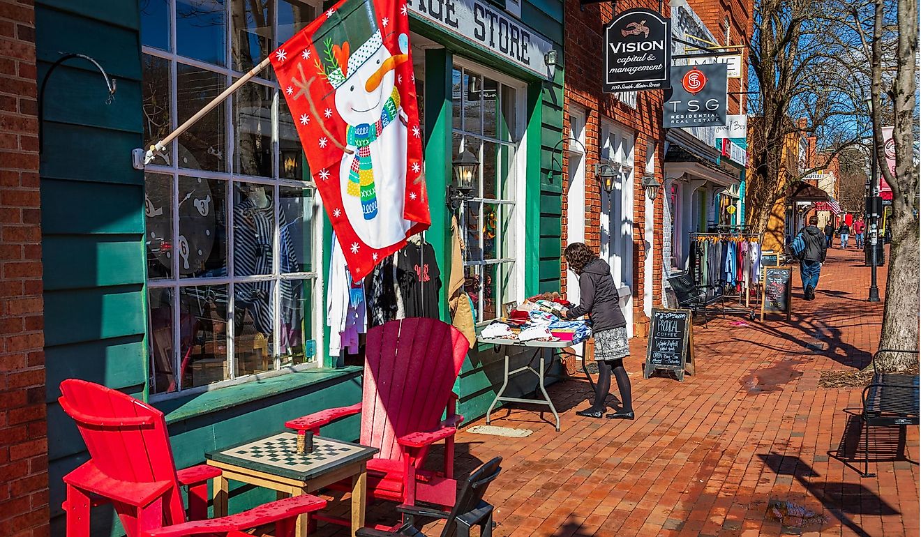 DAVIDSON, NC, USA. Editorial credit: Nolichuckyjake / Shutterstock.com