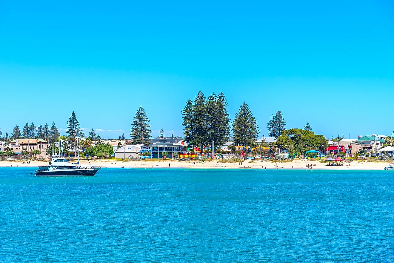A beach in the beautiful town of Geraldton, Australia. Editorial credit: trabantos / Shutterstock.com.