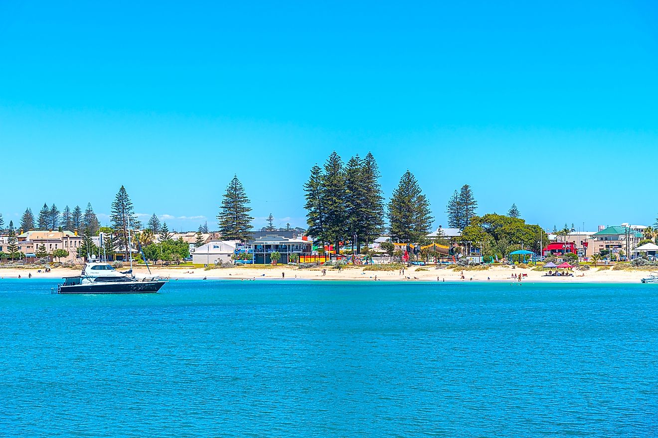 A beach in the beautiful town of Geraldton, Australia. Editorial credit: trabantos / Shutterstock.com.