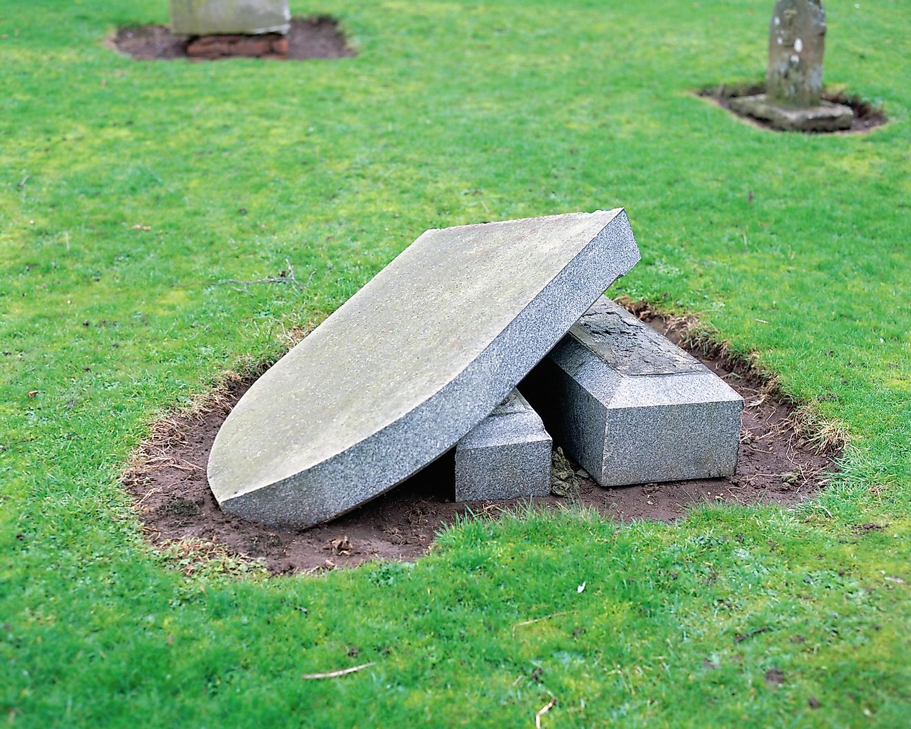 Mortality rate worldwide - depicted by a grave.