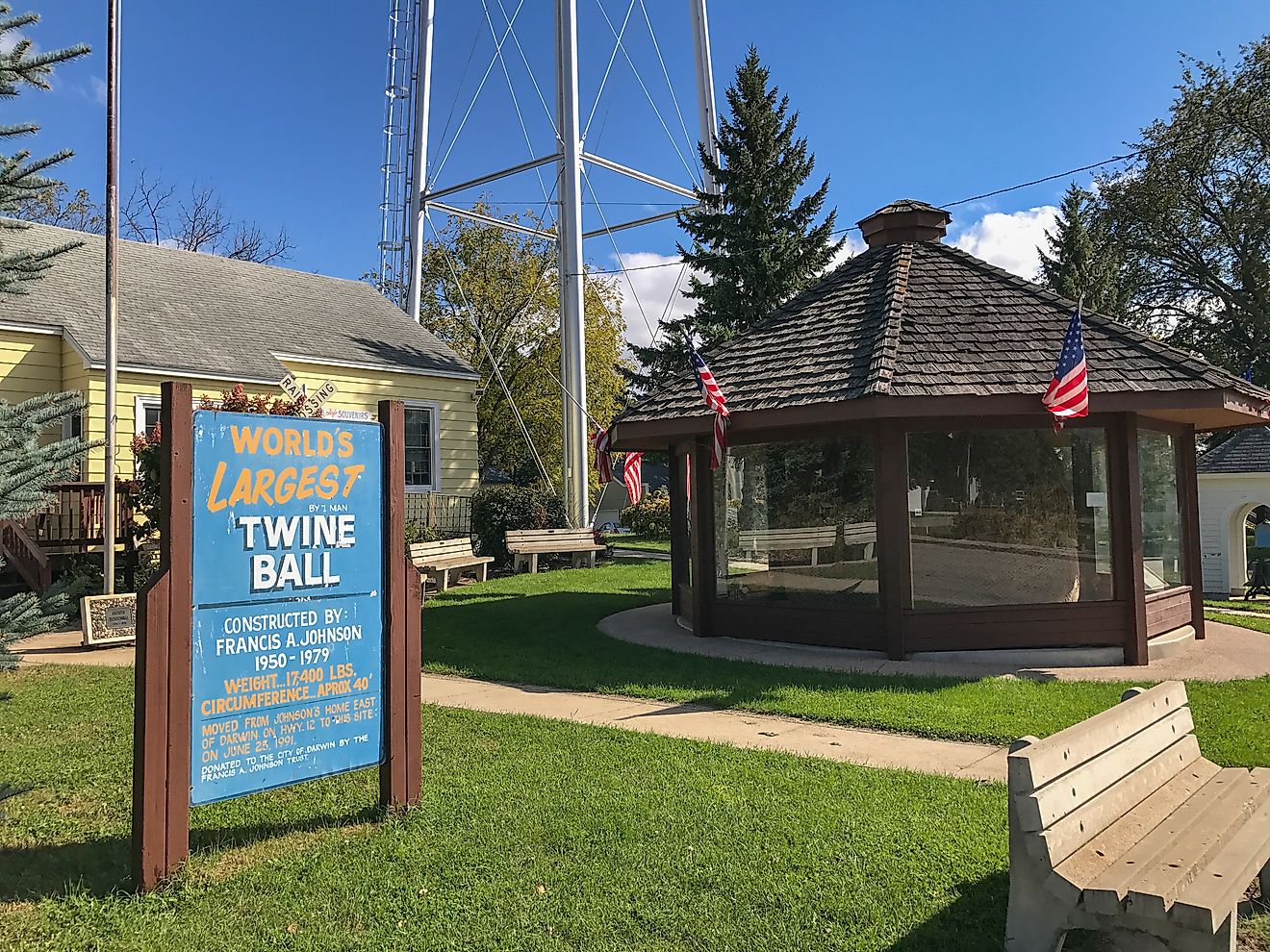 World's Largest Twine Ball in Darwin, Minnesota. By Tony Webster CC BY 2.0, Wikimedia Commons.