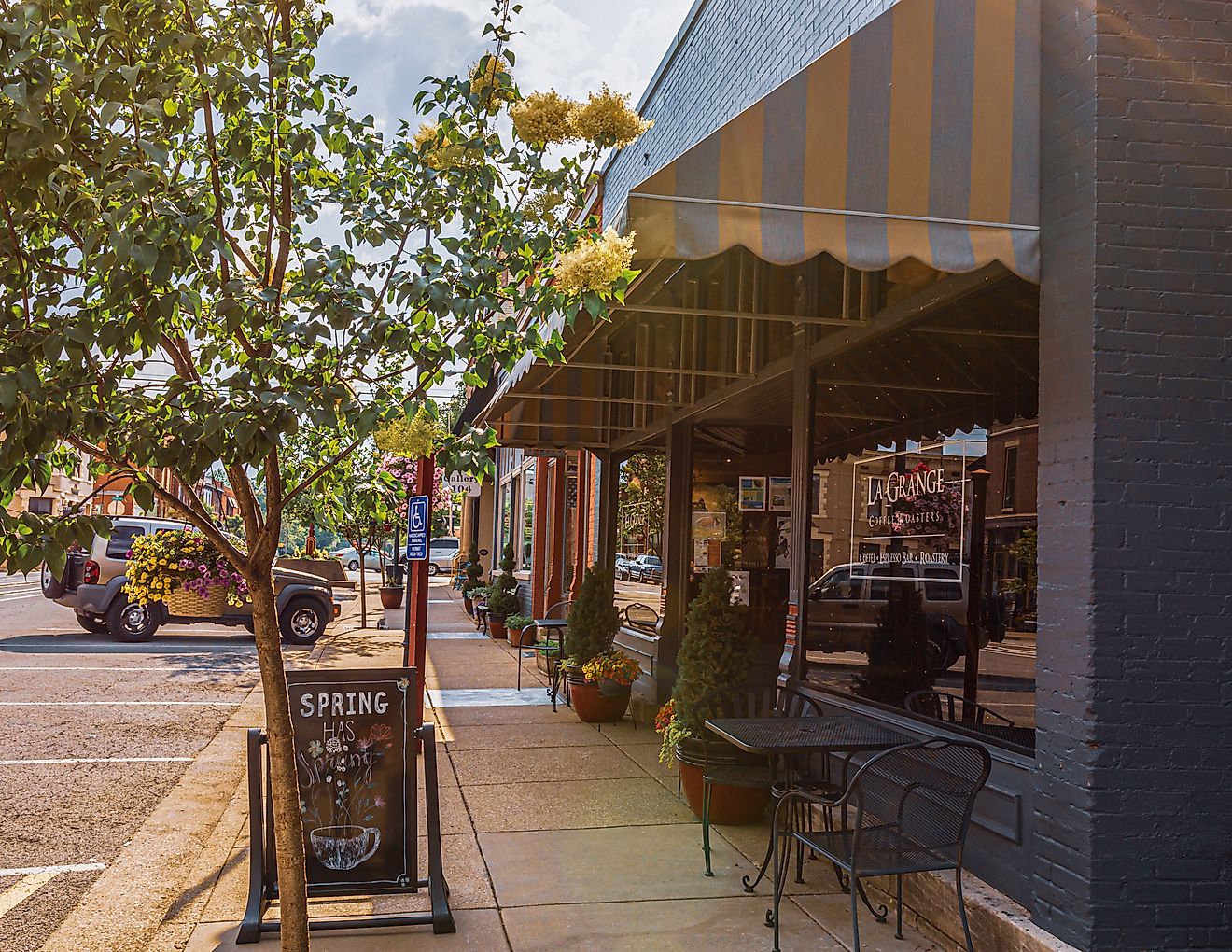 LaGrange, Kentucky: La Grange Coffee Roasters, a small bistro in downtown historic district of LaGrange, via JNix / Shutterstock.com