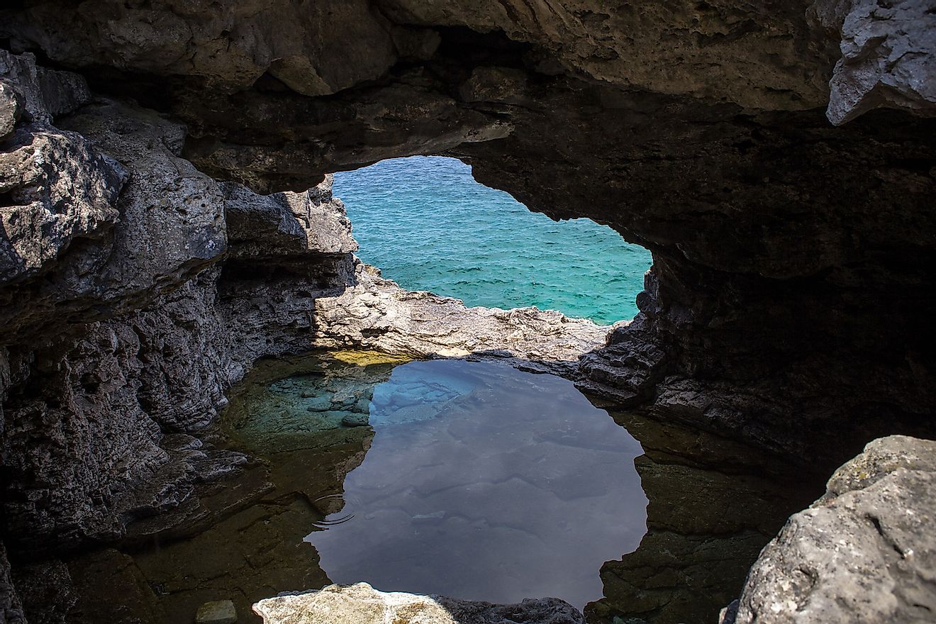 The Grotto: Bruce Peninsula, Ontario Canada. Image credit: ThePack/Shutterstock.com
