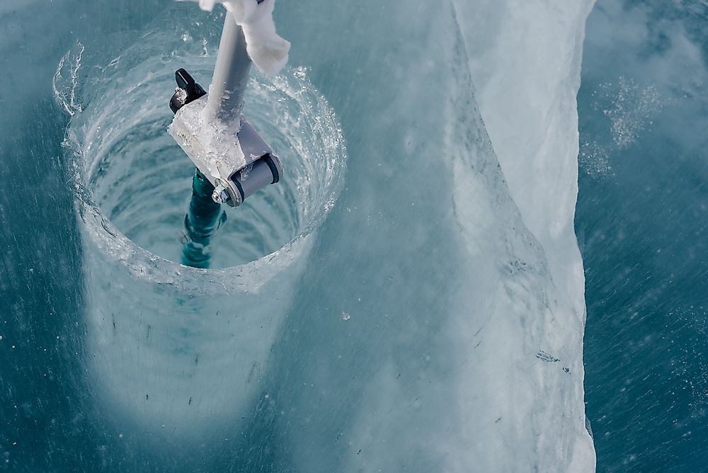 Non-coring augers, often used in ice fishing, carries ice up from the bottom of the hole. 