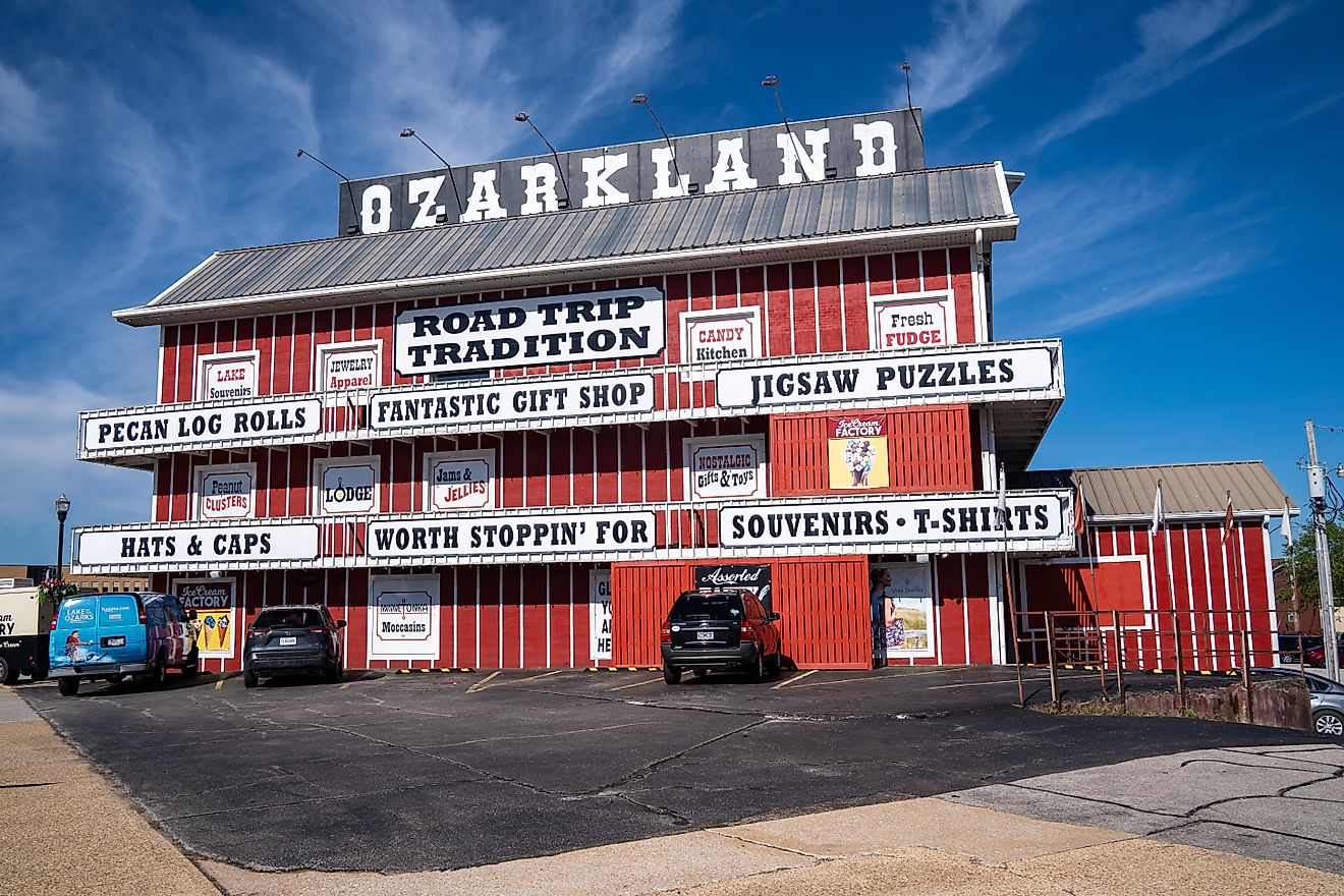 Exterior of the famous Ozarkland gift shop, selling souvenirs and candy in Camdenton, Missouri. Image: melissamn / Shutterstock