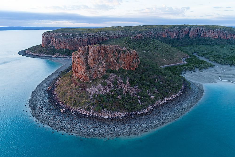 As Australia is an island, it has no land borders with other nations. 