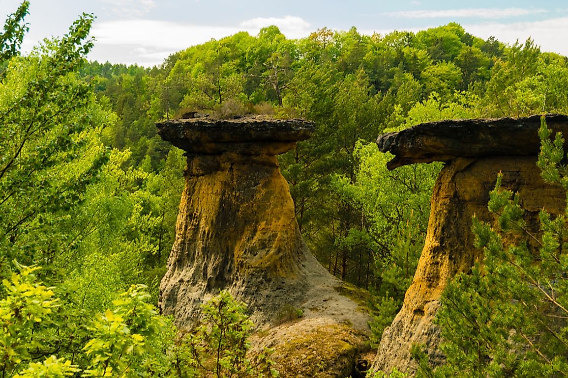 Tea tables are an example of hoodoos. 