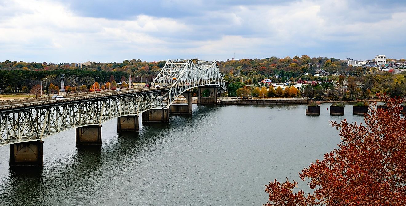Beautiful fall view of Oneal Bridge over the Tennessee River at Florence, Alabama. Via Shutterstock / Wayne James