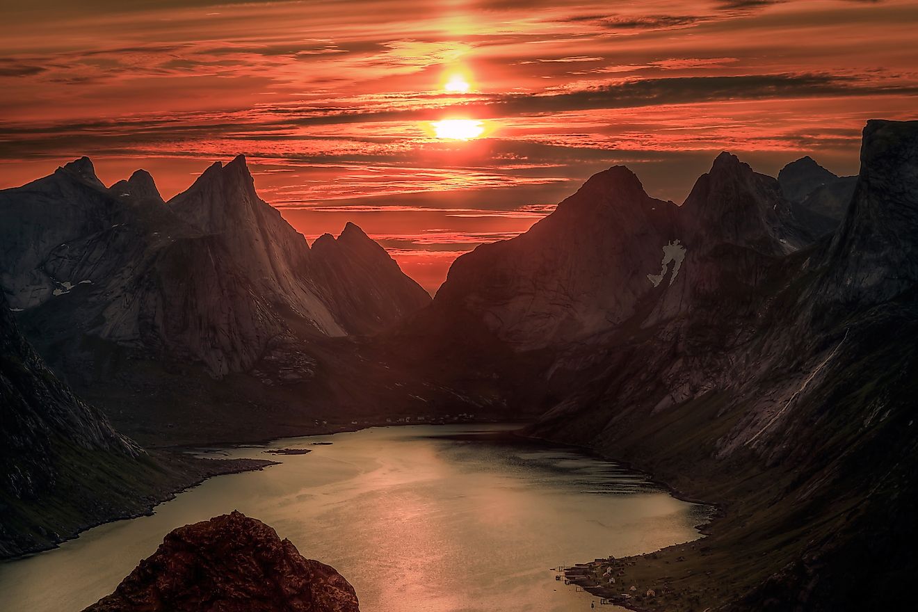 The Midnight sun in the Norway sky. Image credit: Elementals/Shutterstock.com