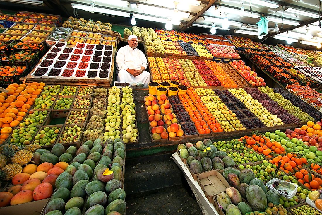 A vegetable and fruit market in Thoif, Saudi Arabia. Editorial credit: Shazrul Edwan / Shutterstock.com.