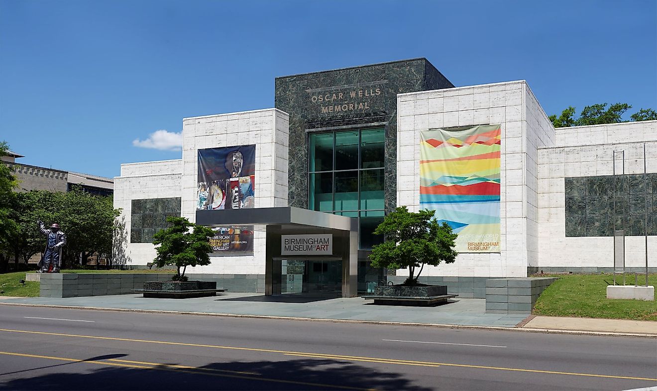 Exterior shot of Birmingham Museum of Art, focusing on the original 1950s era Oscar Wells Memorial Building. Image Credit: Sean Pathasema/Birmingham Museum of Art, via Wikimedia Commons