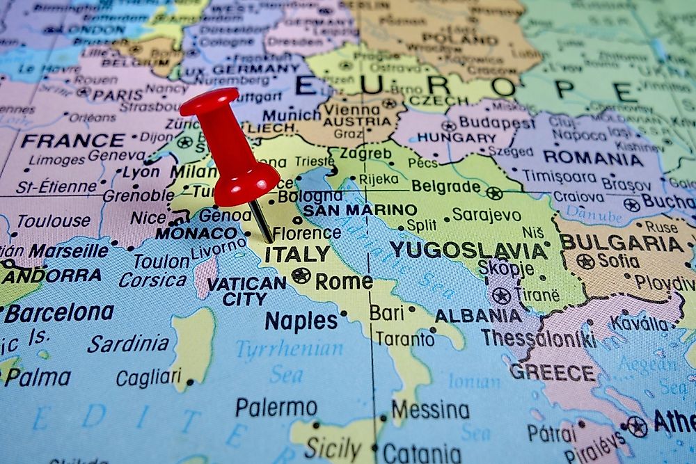 A map showing Italy and its neighbors. 