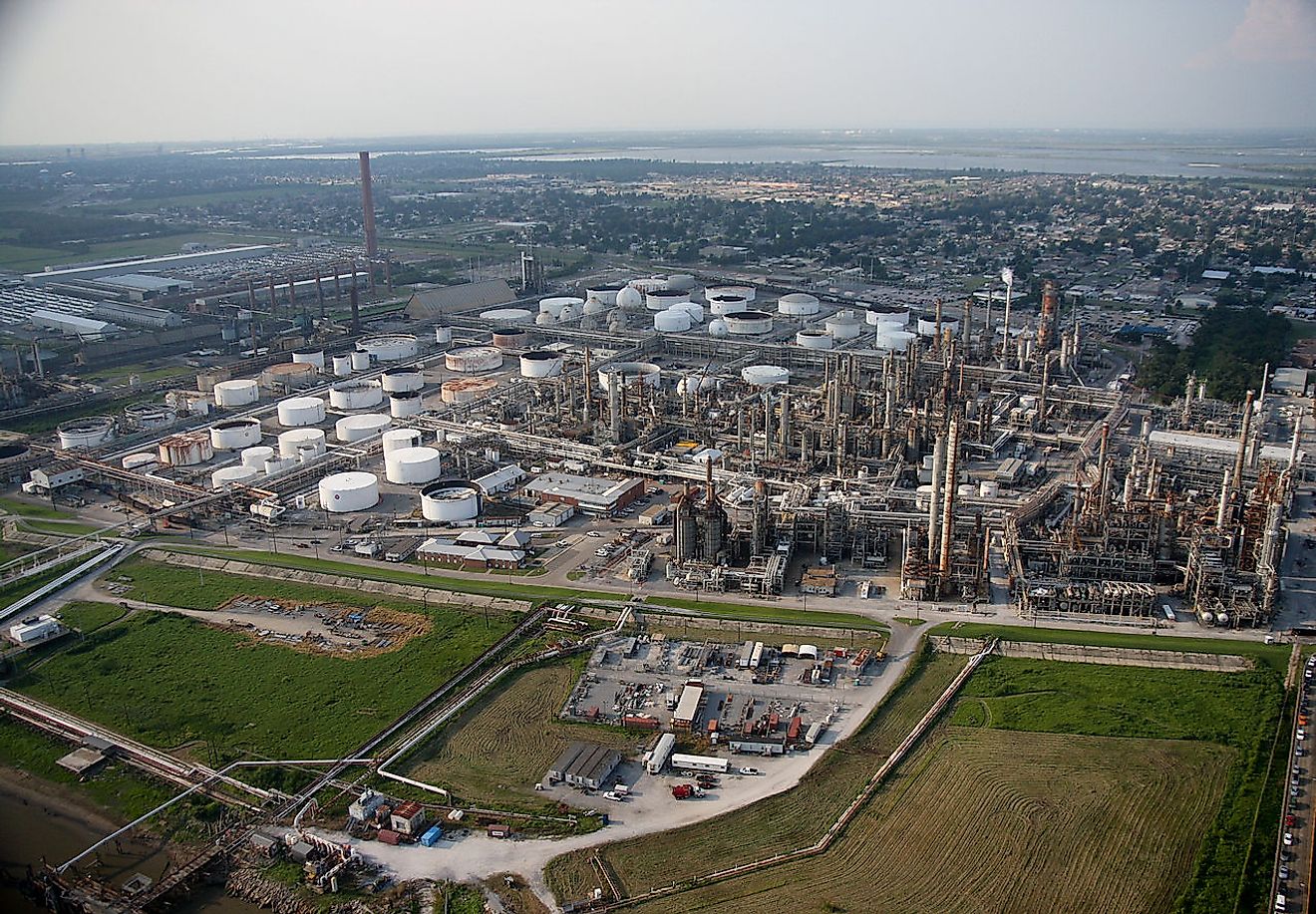 Aerial view of a Louisiana oil refinery. Image credit: Jacinta Quesada/Wikimedia.org