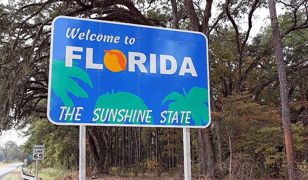 "Welcome to Florida" roadway sign on the state boundary.