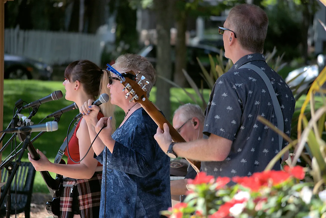 St. Charles, Illinois. A band peforms in Lincoln Park. The performance was hosted by The School Of Rock. Editorial credit: Brian Kapp / Shutterstock.com