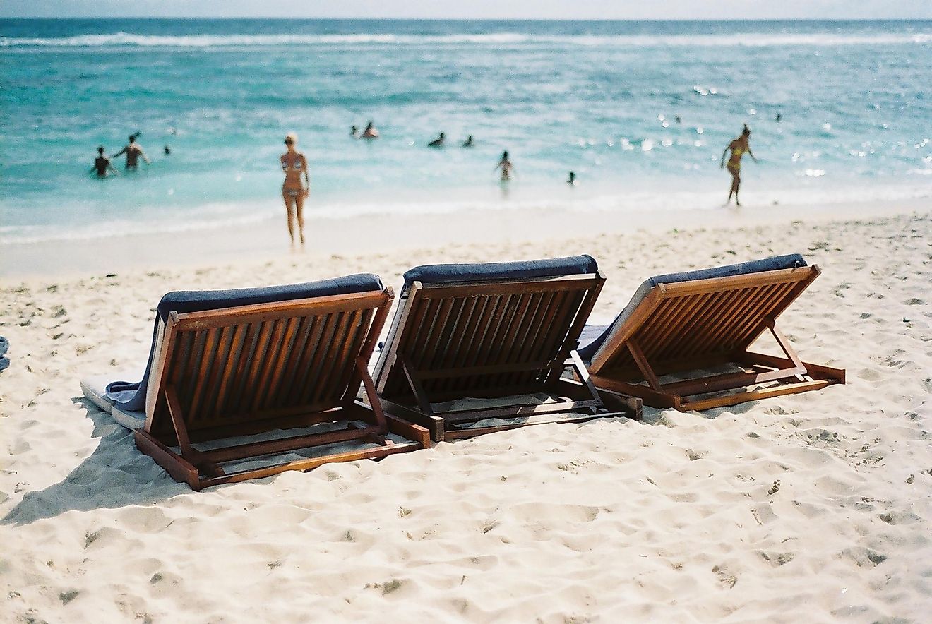 Private beach. Туры на море. Beach Seat. Karma Beach. Пляж карма / Karma Kandara private Beach.
