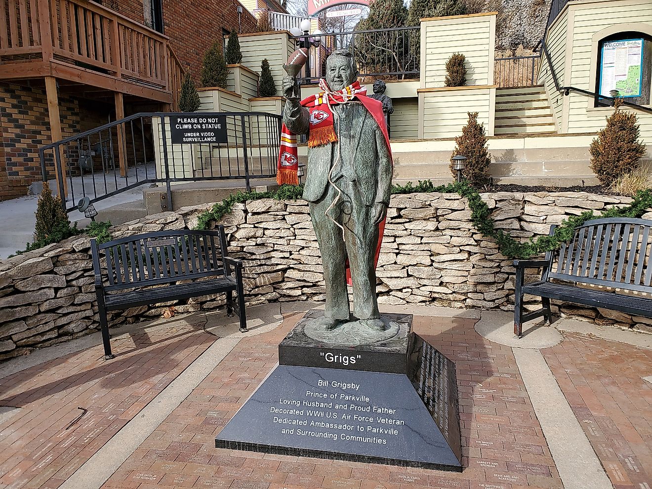 Statue of Bill Grigsby, Prince of Parkville, after Victory of Kansas City Chiefs at Super Bowl.