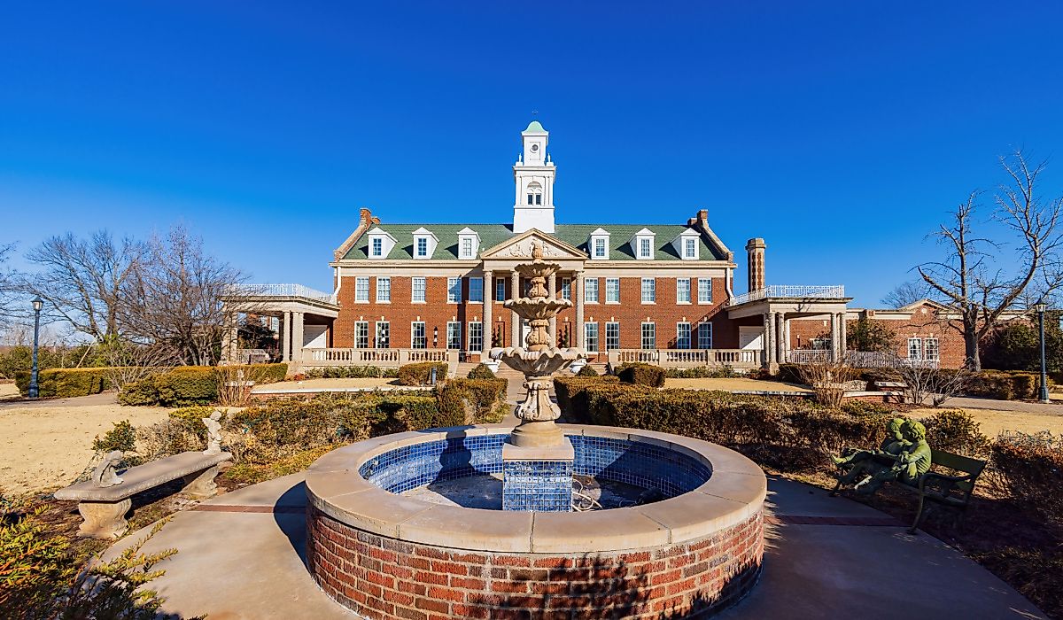 Sunny exterior view of the Dominion House at Guthrie, Oklahoma.