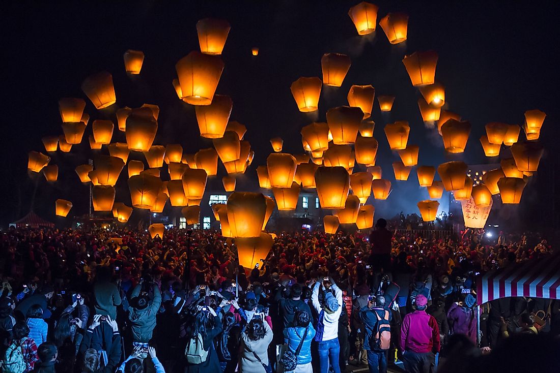 The crowd enjoys the Lantern Festival in Taiwan. 