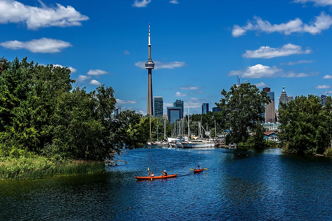 Kayaking and canoeing are popular activities at the Toronto Islands. 
