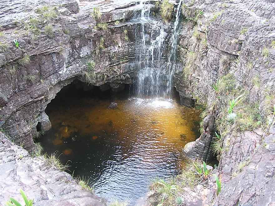 Sinkholes are usually located on top of flat mountains called tepuis with a height of 300 to 2,350 metres.