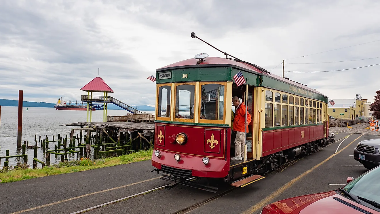 Astoria Riverfront Trolley. Editorial credit: Just dance / Shutterstock.com