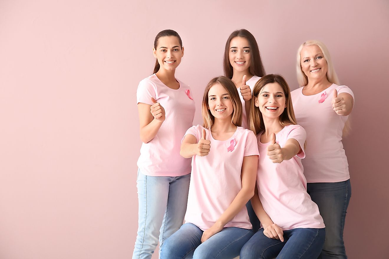 A fita rosa é um símbolo internacional de conscientização do câncer de mama.  Crédito da imagem: Pixel-Shot / Shutterstock.com