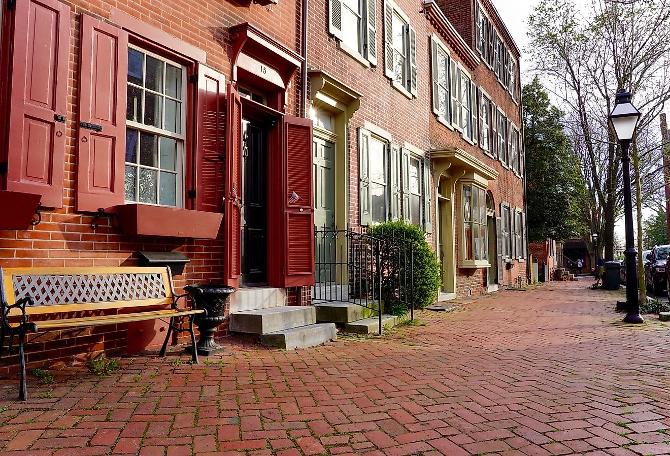The historic New Castle Green which dates back to 1655, is surrounded by colonial era homes, public buildings, roads, and modern-day statues and historic markers.. Image credit George Wirt / Shutterstock.com