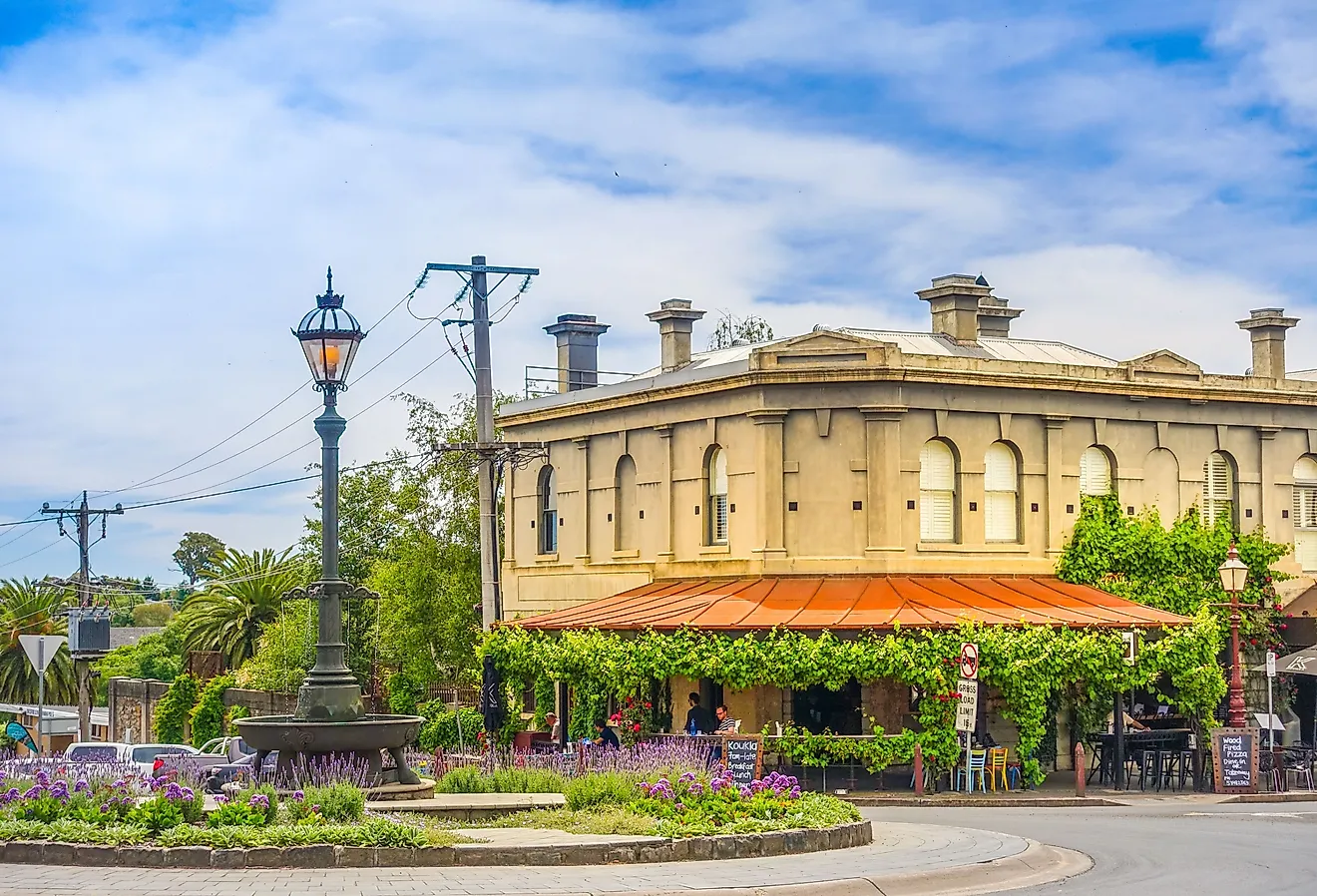 Street view of small town Daylesford, Victoria, with roundabout and bar. Editorial credit: doublelee via Shutterstock.com