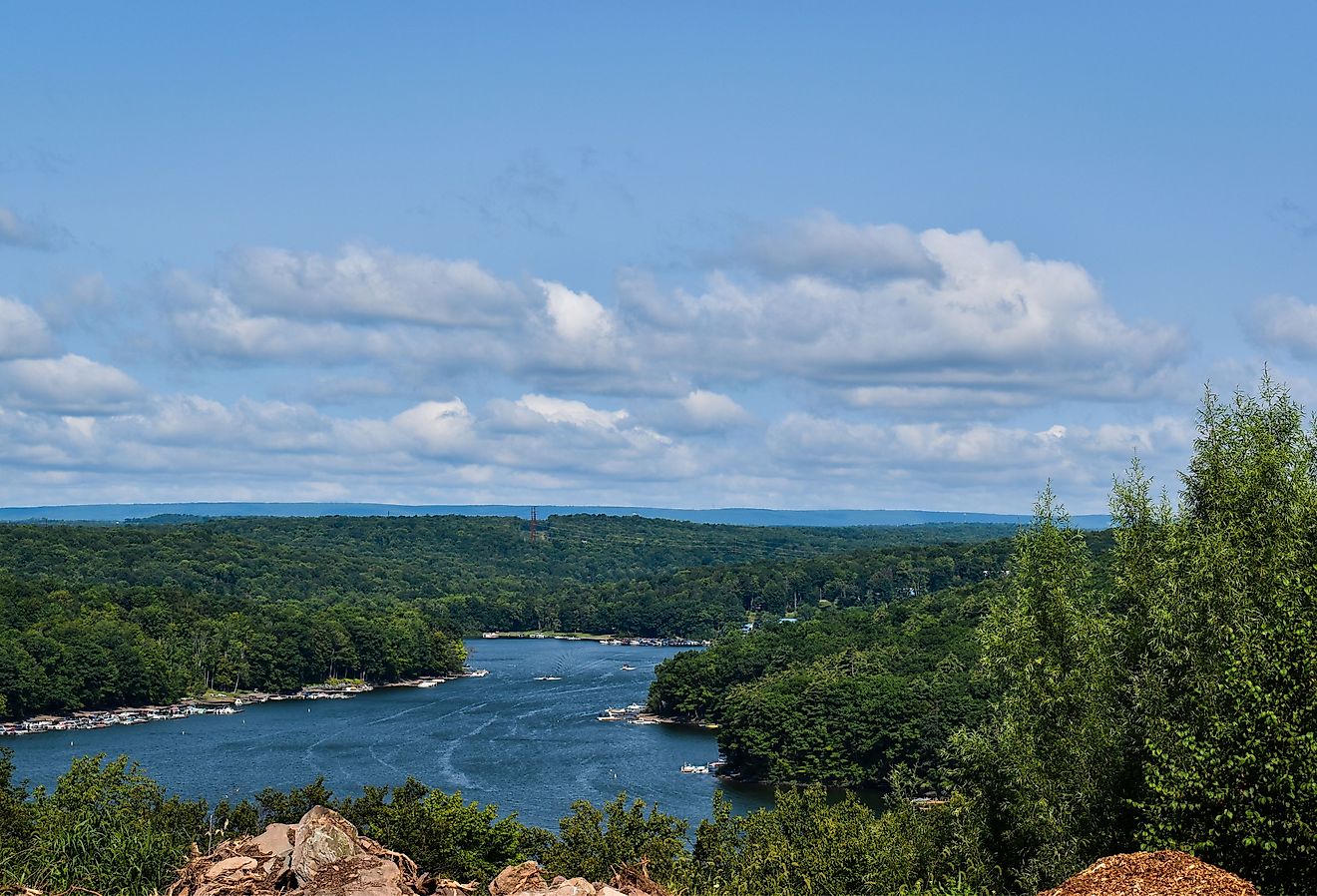 Lake Wallenpaupake in Northeast PA during the summer. Image credit William Prata via Shutterstock