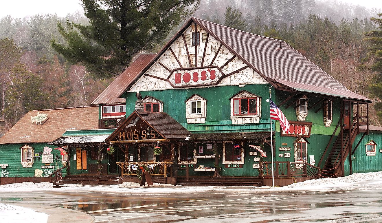 Hoss's Country Corner, charming and rustic souvenir and gift shop in Long Lake, New York in wintertime. Editorial credit: debra millet / Shutterstock.com
