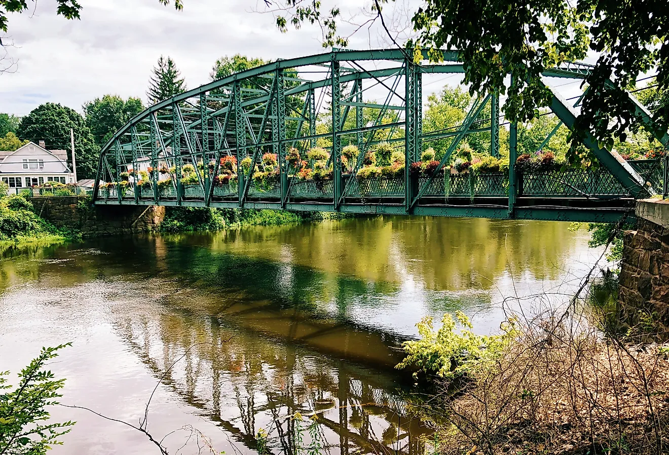 Old Drake Hill Flower Bridge is a bridge in Simsbury, Connecticut. Image Credits: Shanshan0312 via Shutterstock