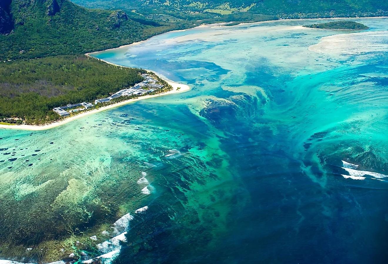 An underwater waterfall off the coast of Mauritius, which is really an optical illusion.