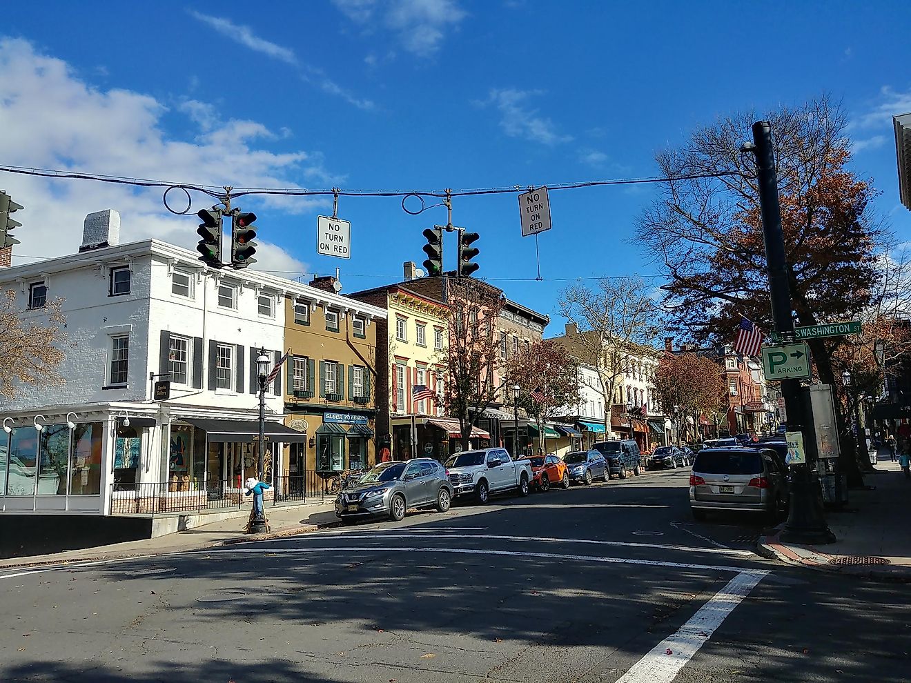 Main Street in Downtown Tarrytown via quiggyt4 / Shutterstock.com