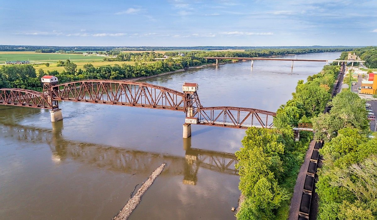 The Katy Trail Railroad Bridge in Boonville, Missouri. Shutterstock.com