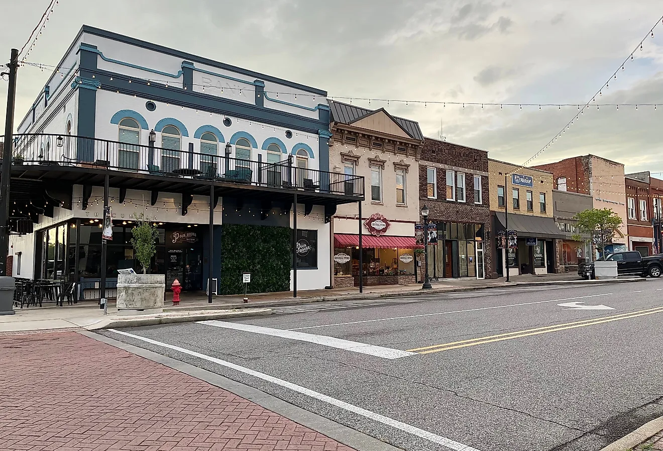 Downtown Tuscumbia, Alabama. Image credit Luisa P Oswalt via Shutterstock