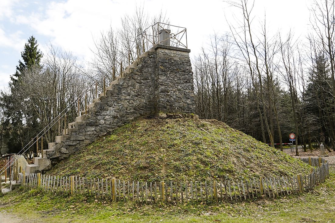 The six-meter-high steps at Signal de Botrange put visitors standing atop them at an elevation of 700 meters.