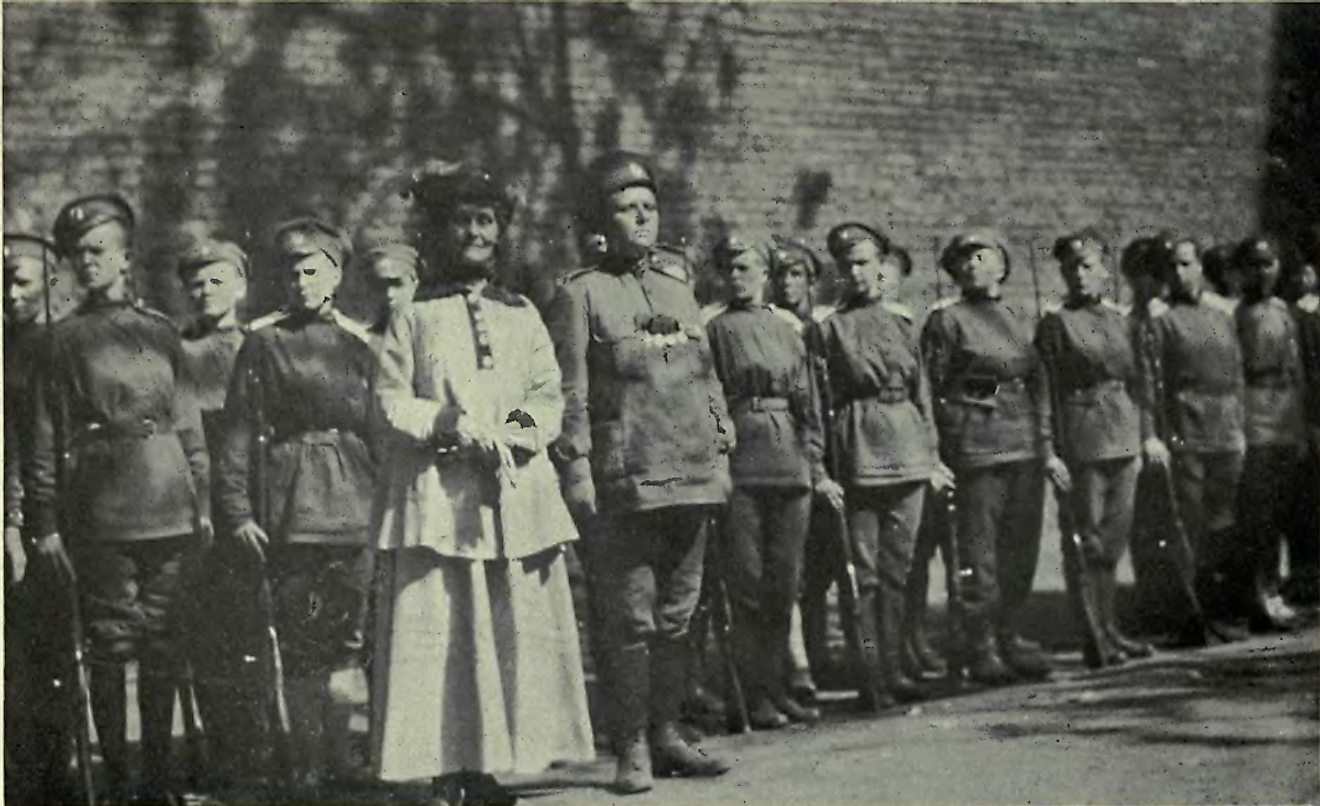 Mareea Bothckareva, Mrs. Emmeline Pankhurst and women of the Battalion of Death, 1917. Image credit: Dorr, Rheta Louise Childe, 1872-1948/Public domain