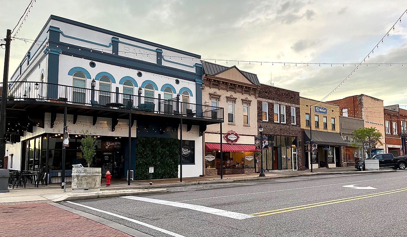  Scenes from downtown Tuscumbia, Alabama. Image credit: Luisa P Oswalt / Shutterstock.com. 