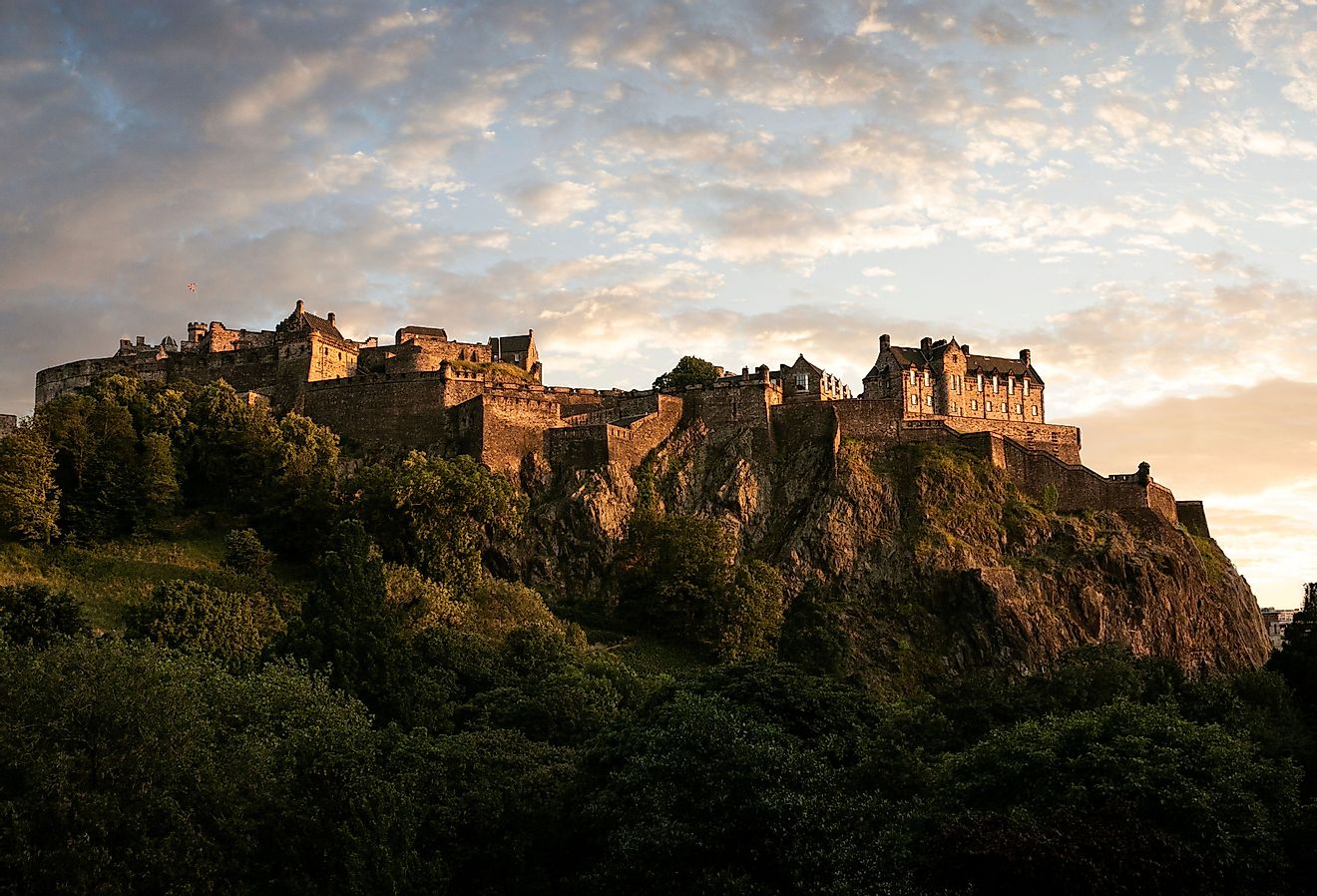 Edinburgh Castle during sunset. Image credit DW art via shutterstock