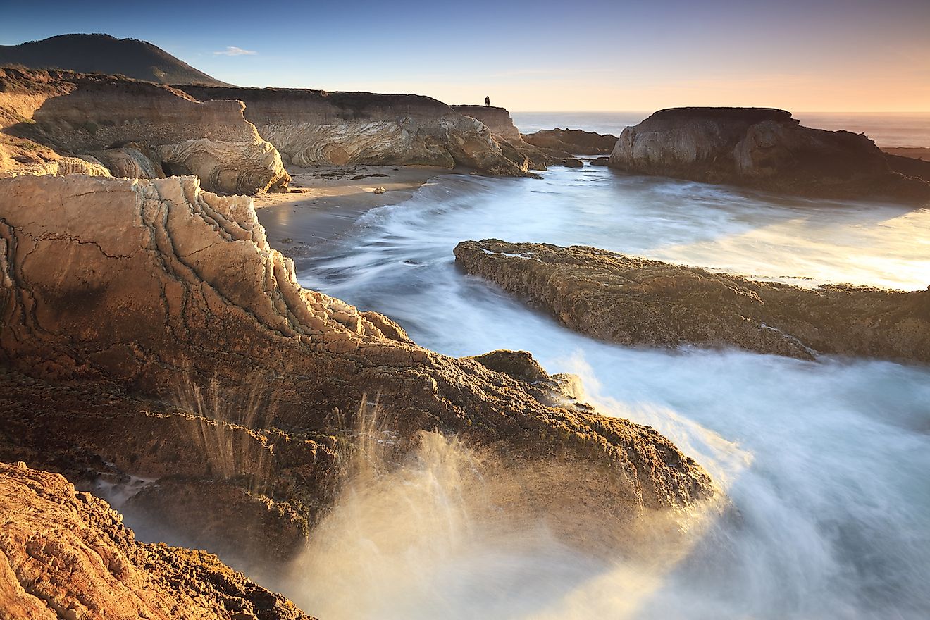 Breaking waves on the Pacific coast of California in Montana de Oro State Park. Image credit: Sasha Buzko/Shutterstock.com