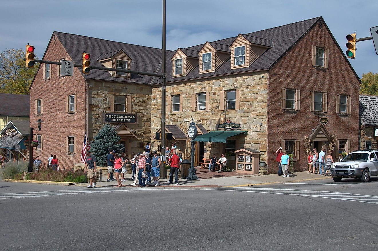 Main and Van Buren streets in downtown Nashville. By Serge Melki from Indianapolis, USA - Nashville Indiana - Corner of Main street, CC BY 2.0, https://commons.wikimedia.org/w/index.php?curid=24320816