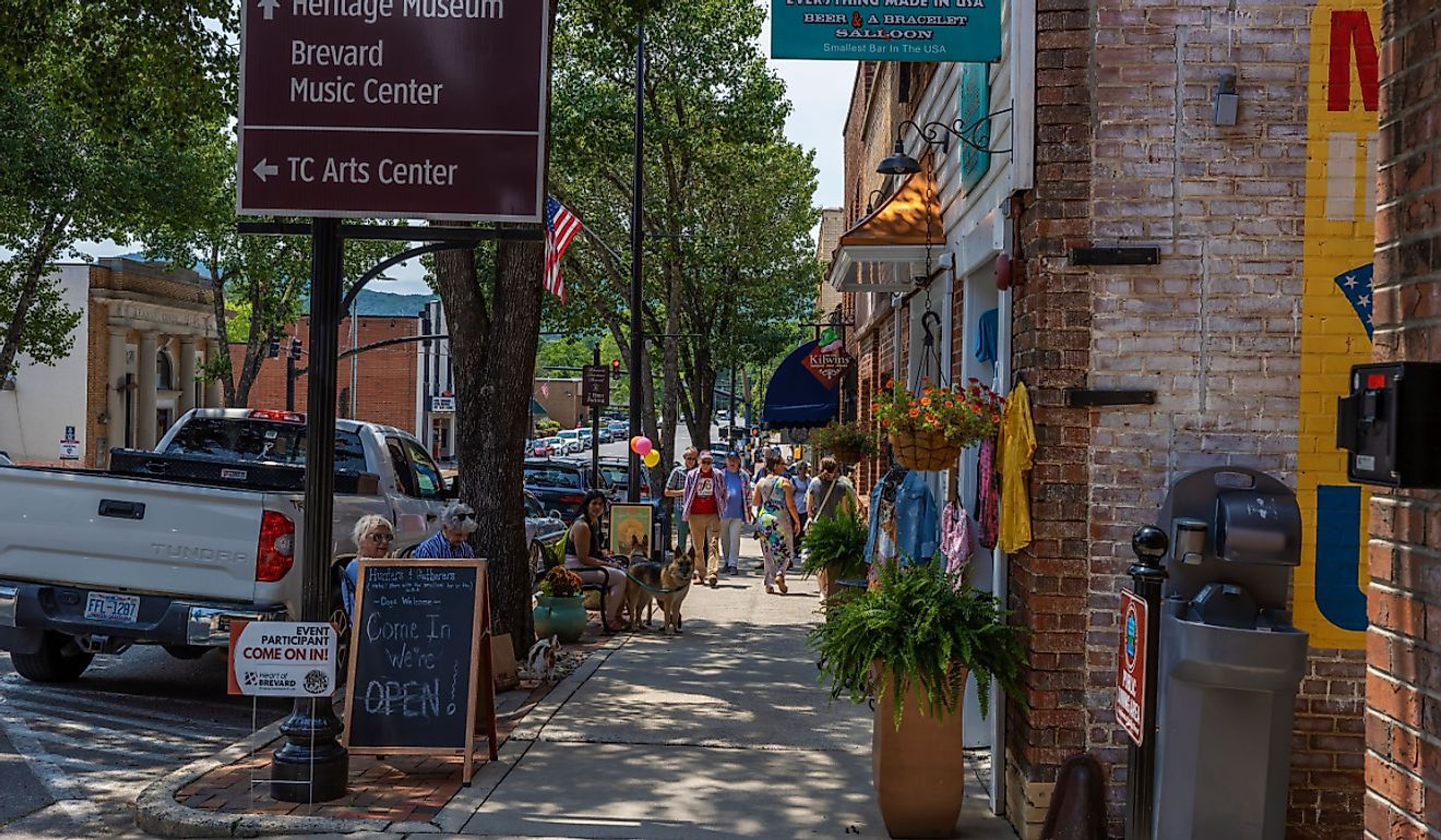 Little shops and boutiques in downtown Brevard, North Carolina. Image credit Dee Browning via Shutterstock.