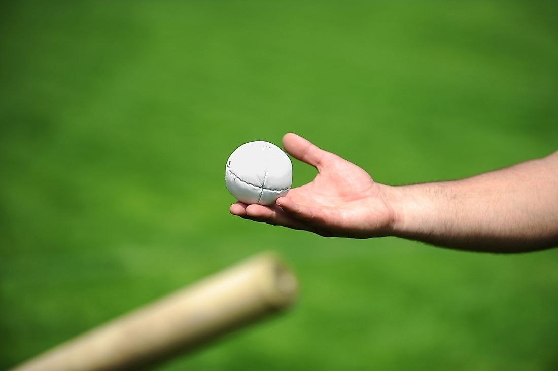 Ball and bat used in rounders. 