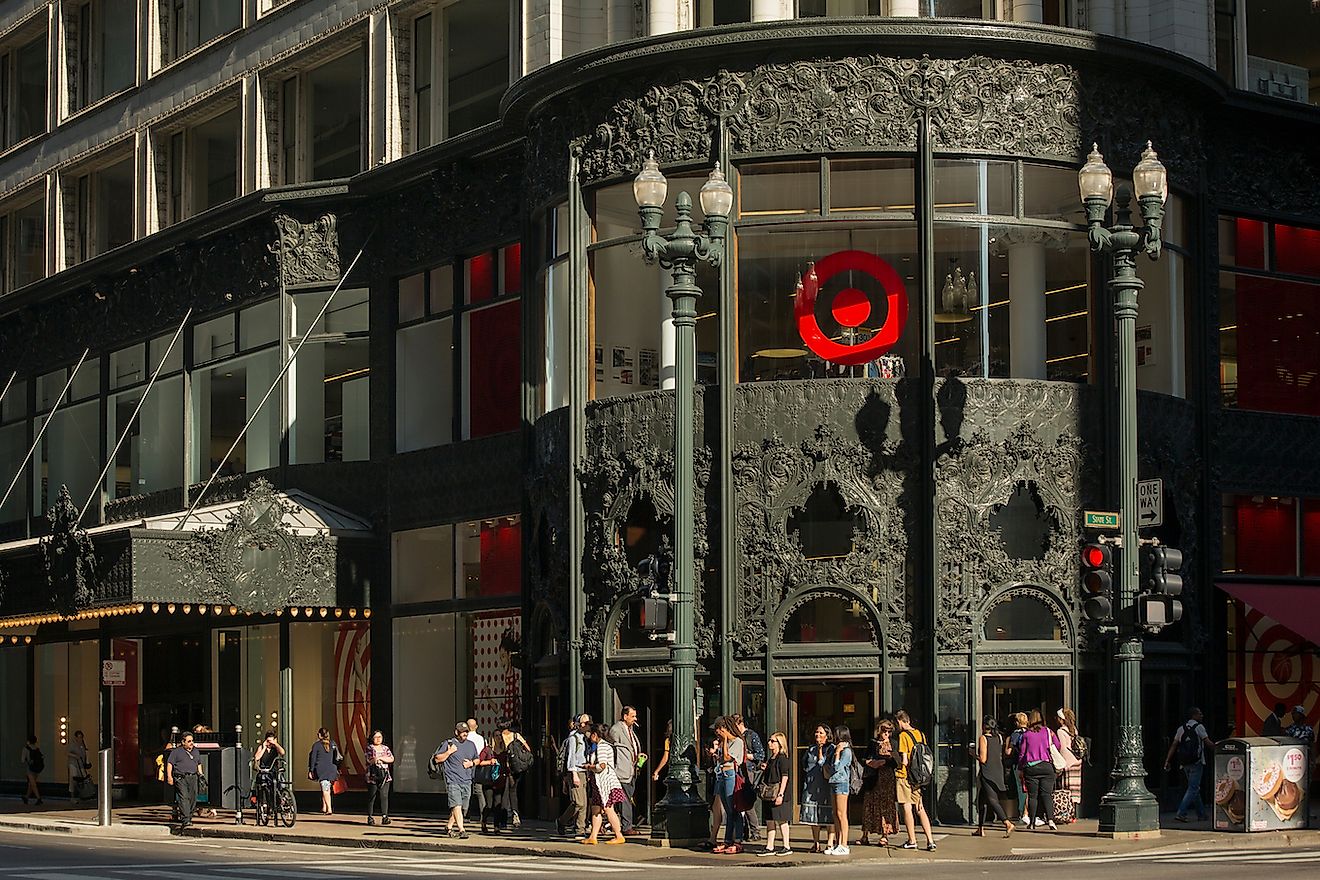 Sullivan Center, Chicago. Image credit: Conchi Martinez/Shutterstock.com