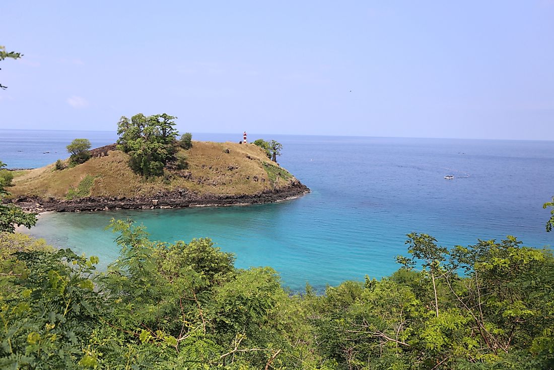 The equator passes through São Tomé and Príncipe.