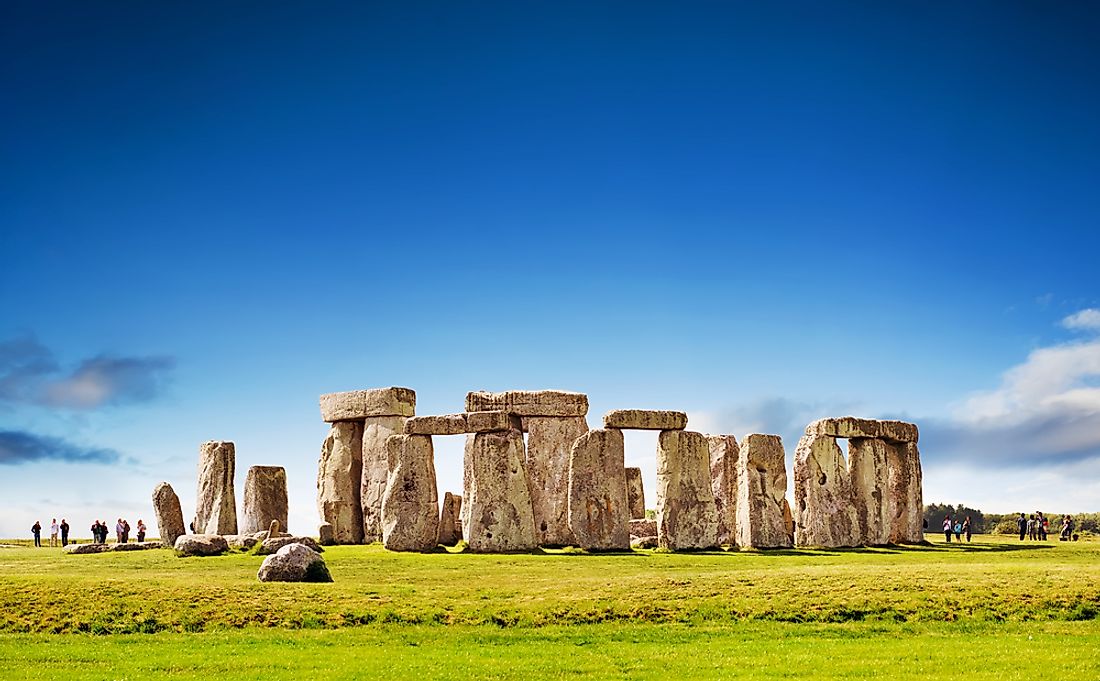 Stone henge: big rocks.